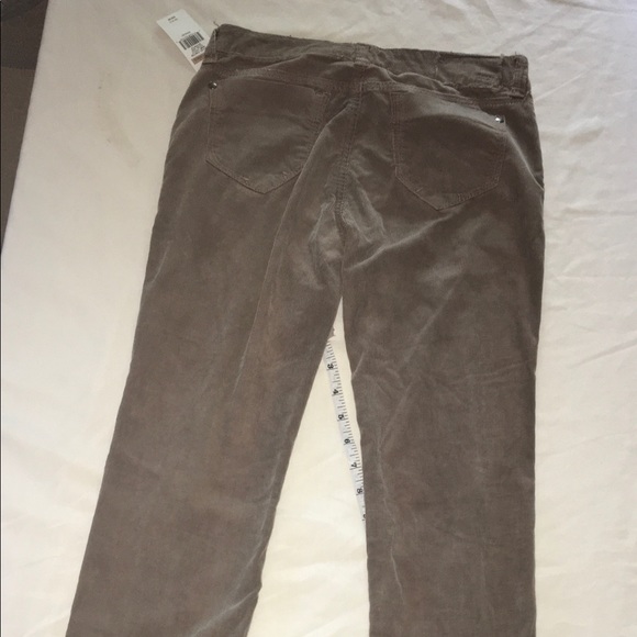 Unionbay Adjustable Waistband Corduroy - Picture 2 of 4